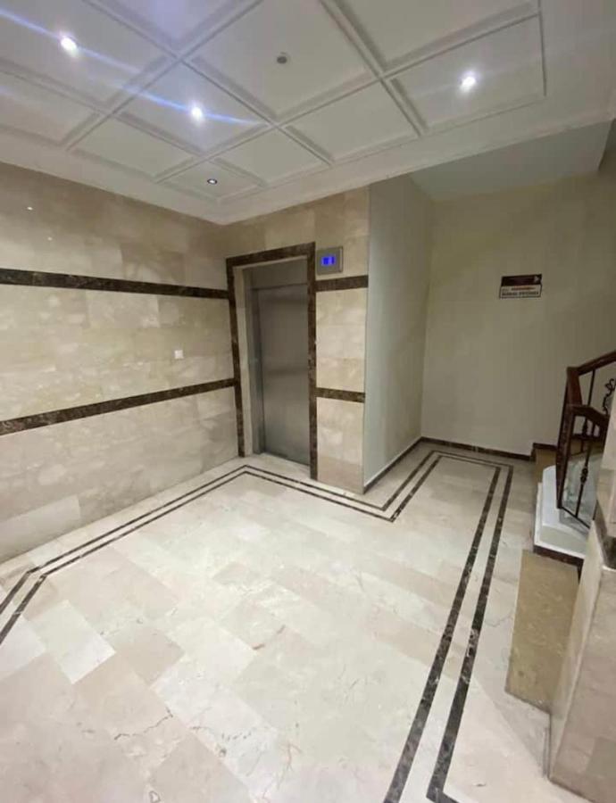 Appartement Elegant Et Climatise Au Centre Avec Terrasse - Proche Plage Et Attractions ! Tánger Exterior foto